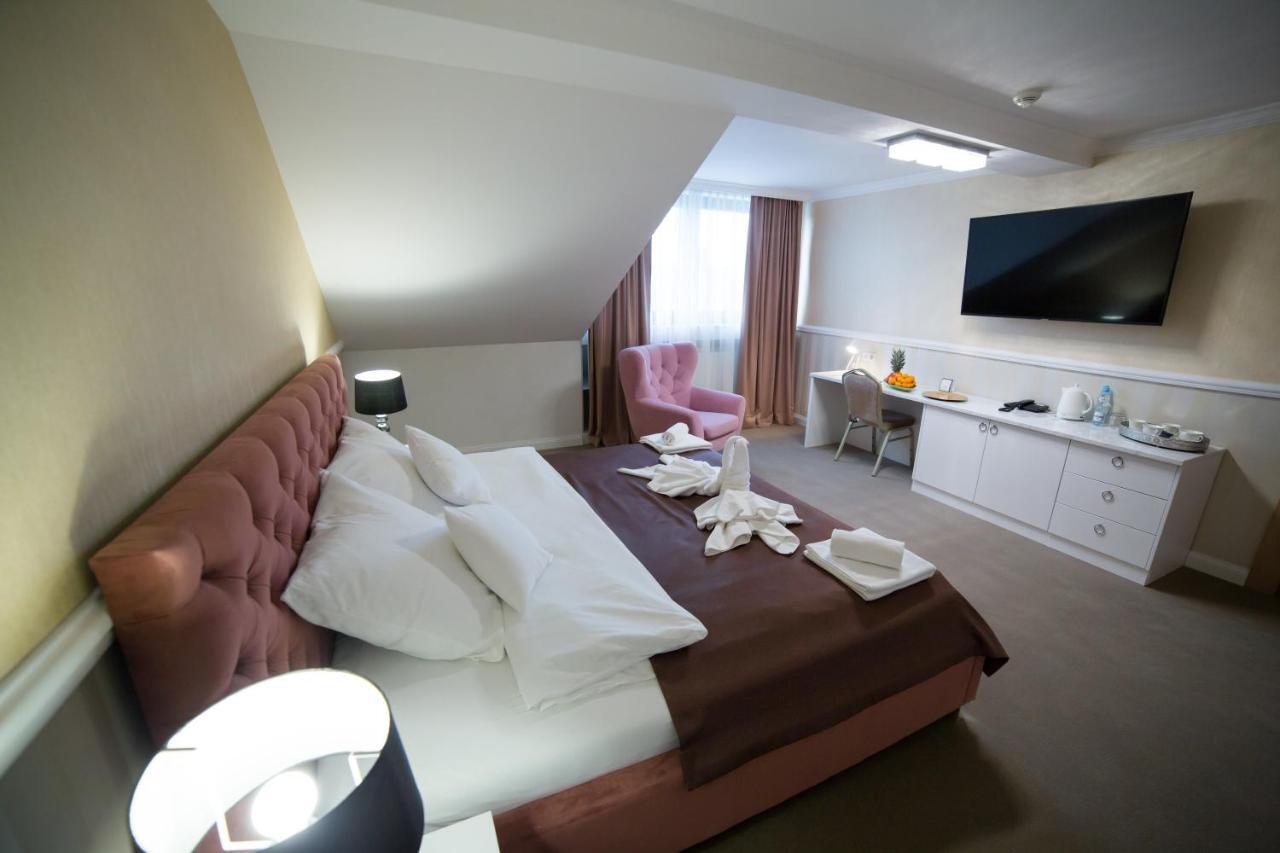 Hotel Avangarda Rozan Экстерьер фото